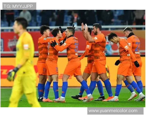 庆南队与山东鲁能泰山的激烈对决展现中超联赛的精彩与魅力